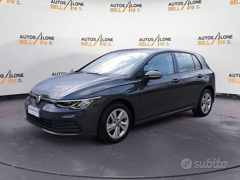 Usata VW Golf VIII Life 116 CV (85 kW) 2022 Gray Berlina