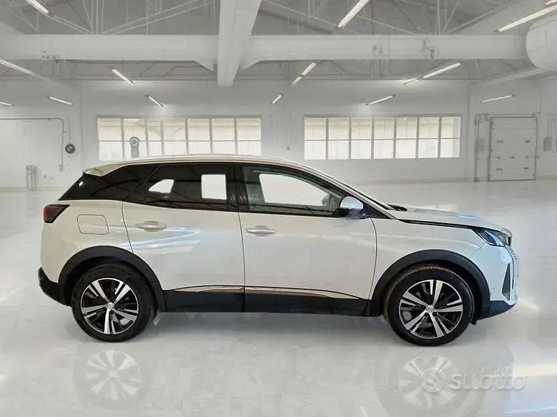 Usata Peugeot 3008 Allure 131 CV (96 kW) 2021 Bianco SUV