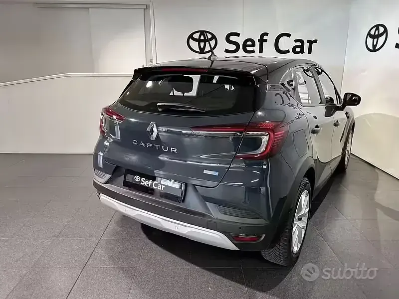 Usata Renault Captur Intens 143 CV (105 kW) 2022 Grigio SUV