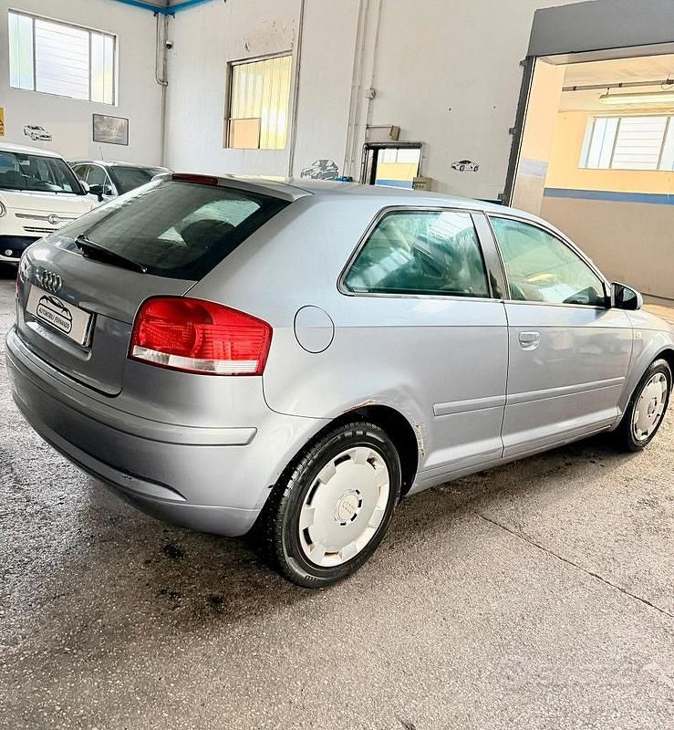 Usata Audi A3 105 CV (77 kW) 2005 Grigio Utilitaria