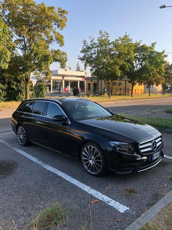 Usata 2018 Mercedes E220 AMG line Station wagon | 25.900 € (Buon prezzo) - Immagine 1/4