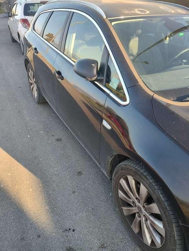 Usata Opel Astra Cosmo 110 CV (80 kW) 2010 Nero Station wagon