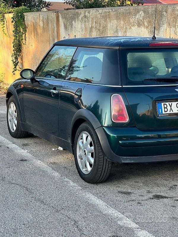 Begagnad Mini ONE 90 HK (66 kW) 2002 Grön Halvkombi