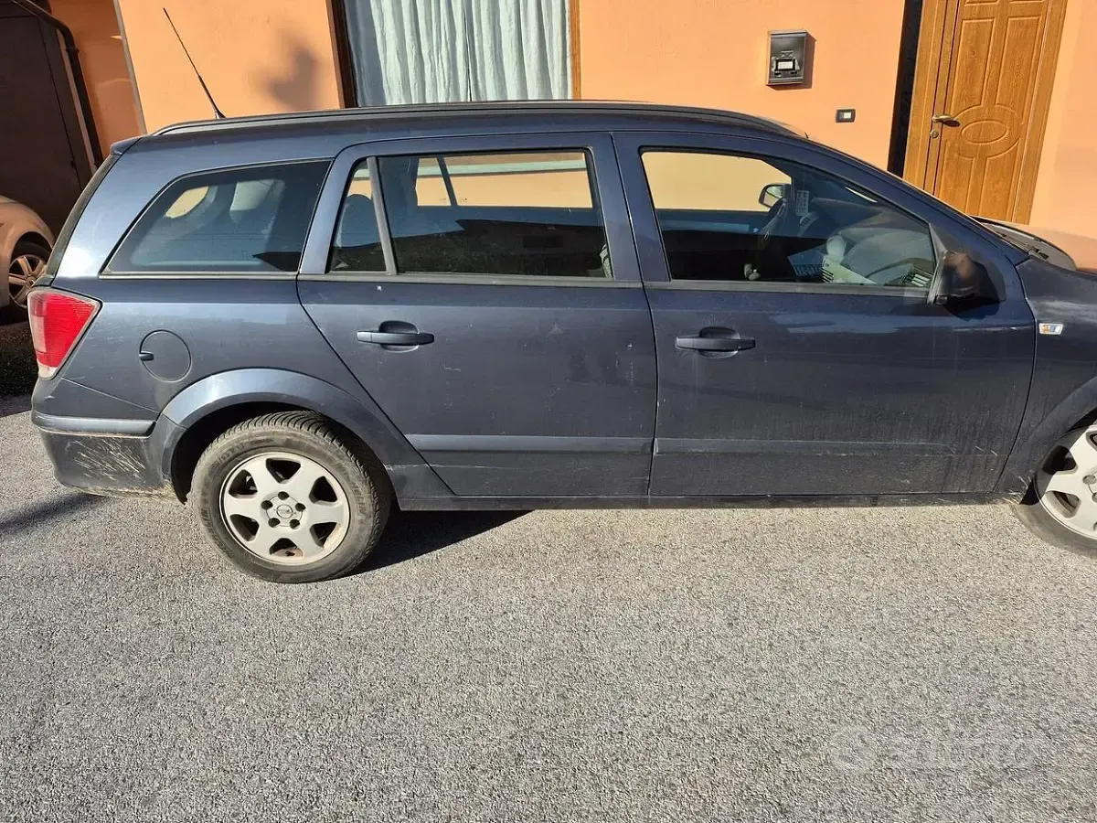 Usata Opel Astra 101 CV (74 kW) 2008 Grigio Station wagon