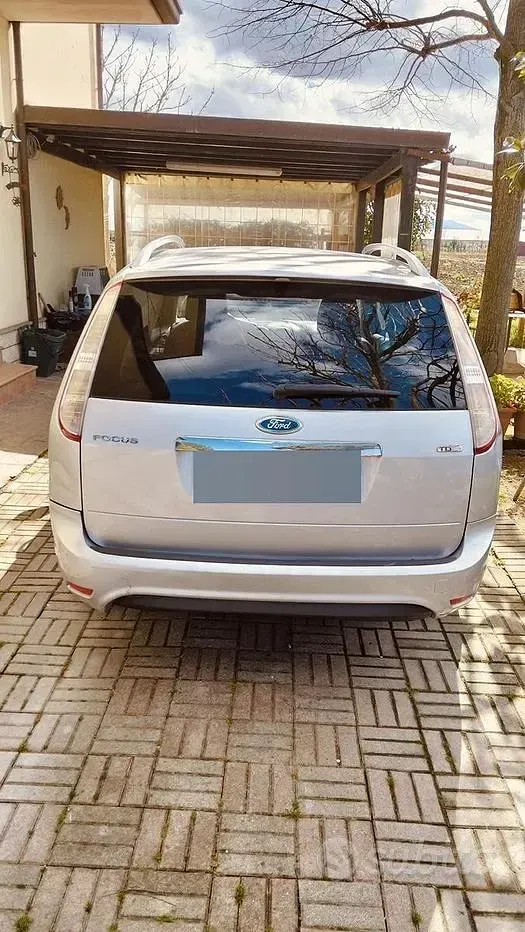 Usata Ford Focus 90 CV (66 kW) 2009 Grigio Station wagon