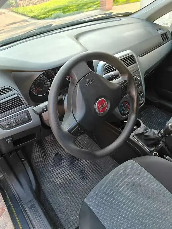 Usata Fiat Grande Punto Dynamic 77 CV (56 kW) 2010 Grigio Utilitaria