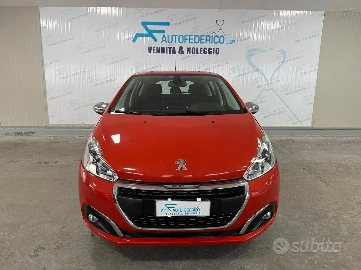 Usata Peugeot 208 GT-line 110 CV (80 kW) 2015 Arancione Utilitaria