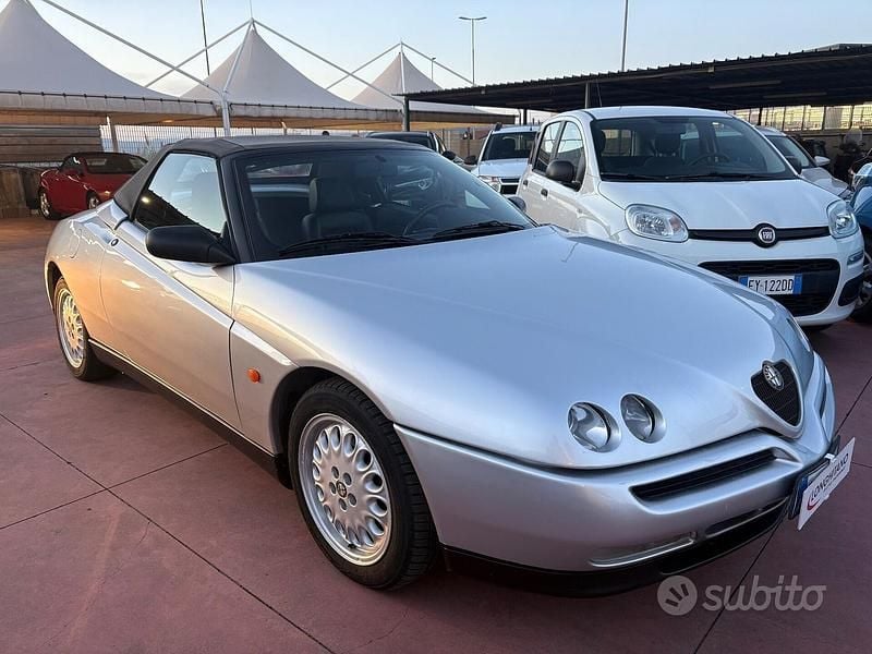 Usata Alfa Romeo Spider 149 CV (109 kW) 1999 Grigio Cabrio