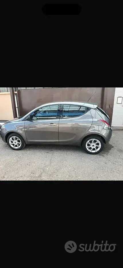 Usata Lancia Ypsilon 60 CV (44 kW) 2016 Grigio Utilitaria