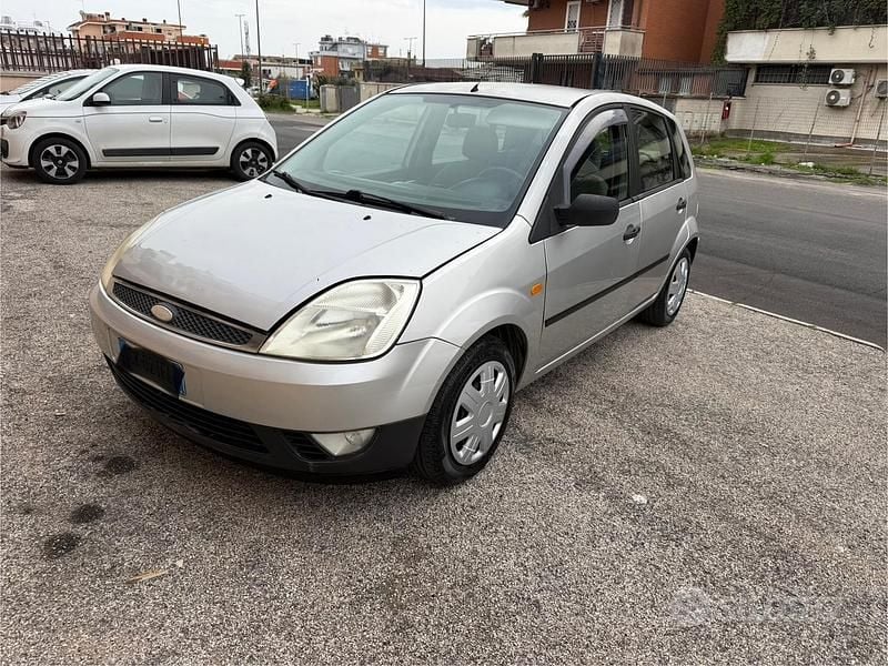 Usata Ford Fiesta 2004 Grigio Utilitaria