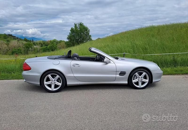 Usata Mercedes SL500 306 CV (225 kW) 2002 Argento Cabrio