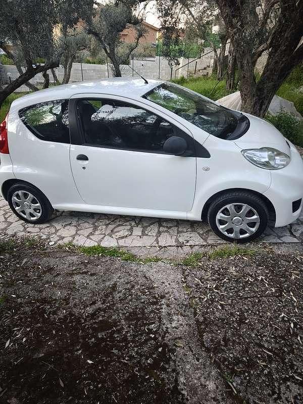 Usata Peugeot 107 Access 68 CV (50 kW) 2011 Utilitaria