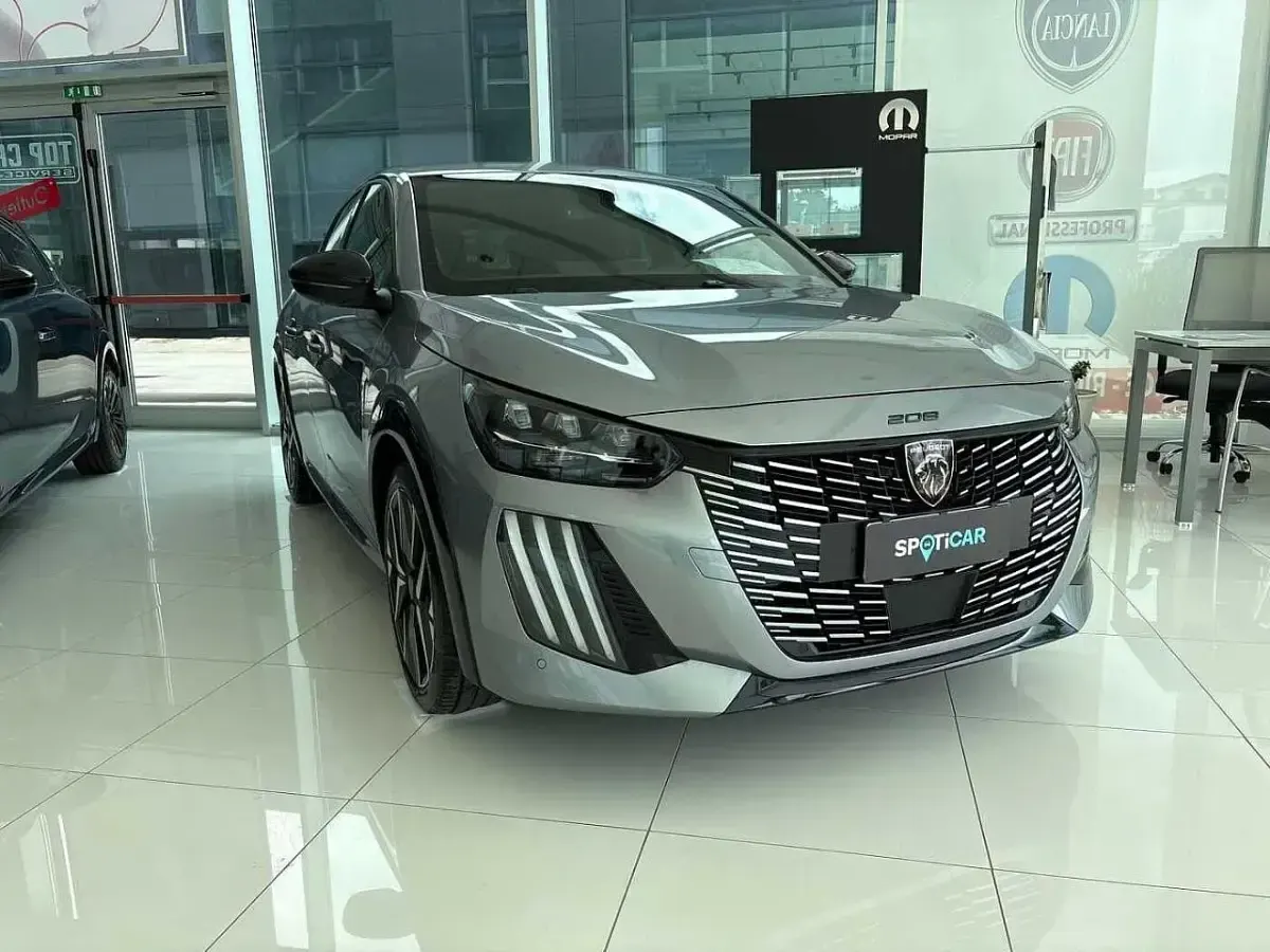 Usata Peugeot 208 GT 136 CV (100 kW) 2025 Grigio Utilitaria
