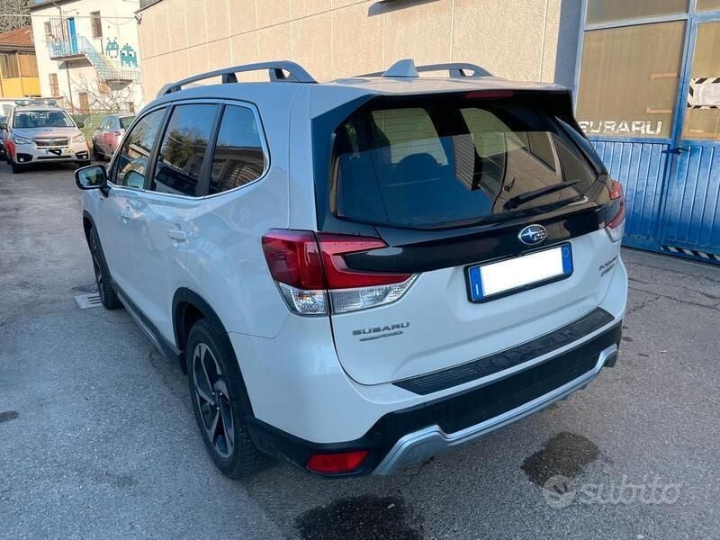 Usata Subaru Forester Premium 150 CV (110 kW) 2022 Bianco SUV