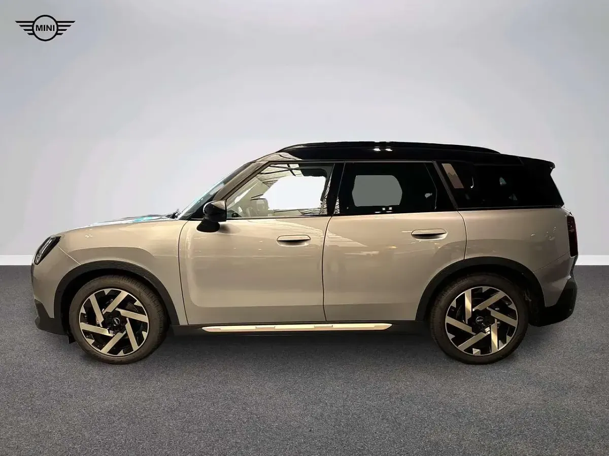 Usata Mini Countryman Favoured 150 kW (204 CV) 2026 Grigio SUV