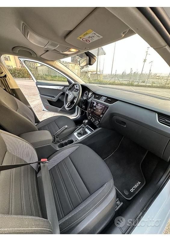 Usata Skoda Octavia G-TEC Ambition 131 CV (96 kW) 2020 Bianco Station wagon