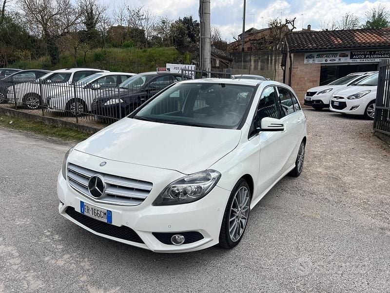 Usata Mercedes B180 Premium 108 CV (79 kW) 2013 Bianco Monovolume