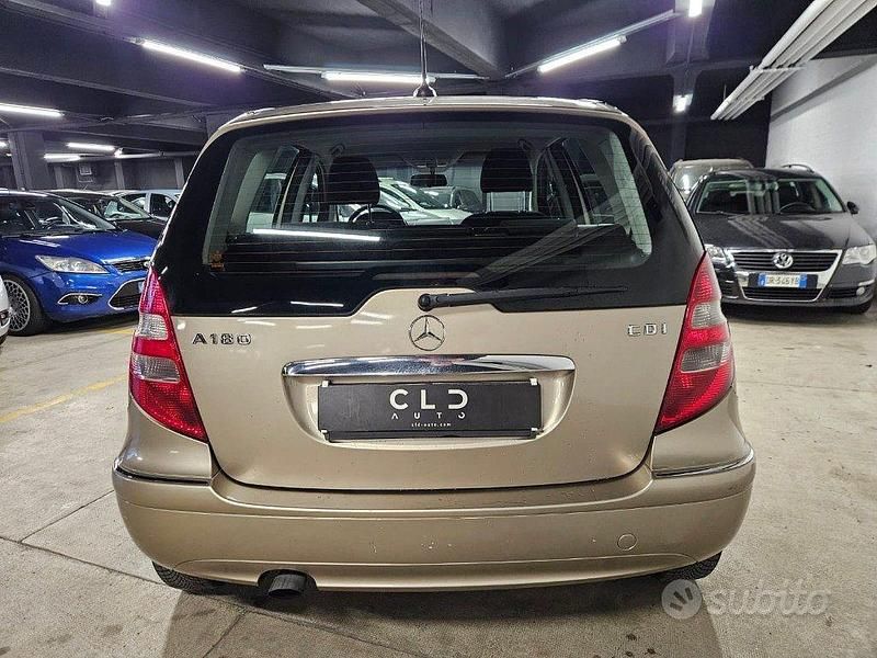 Usata Mercedes A180 Elegance 109 CV (80 kW) 2005 Oro Berlina
