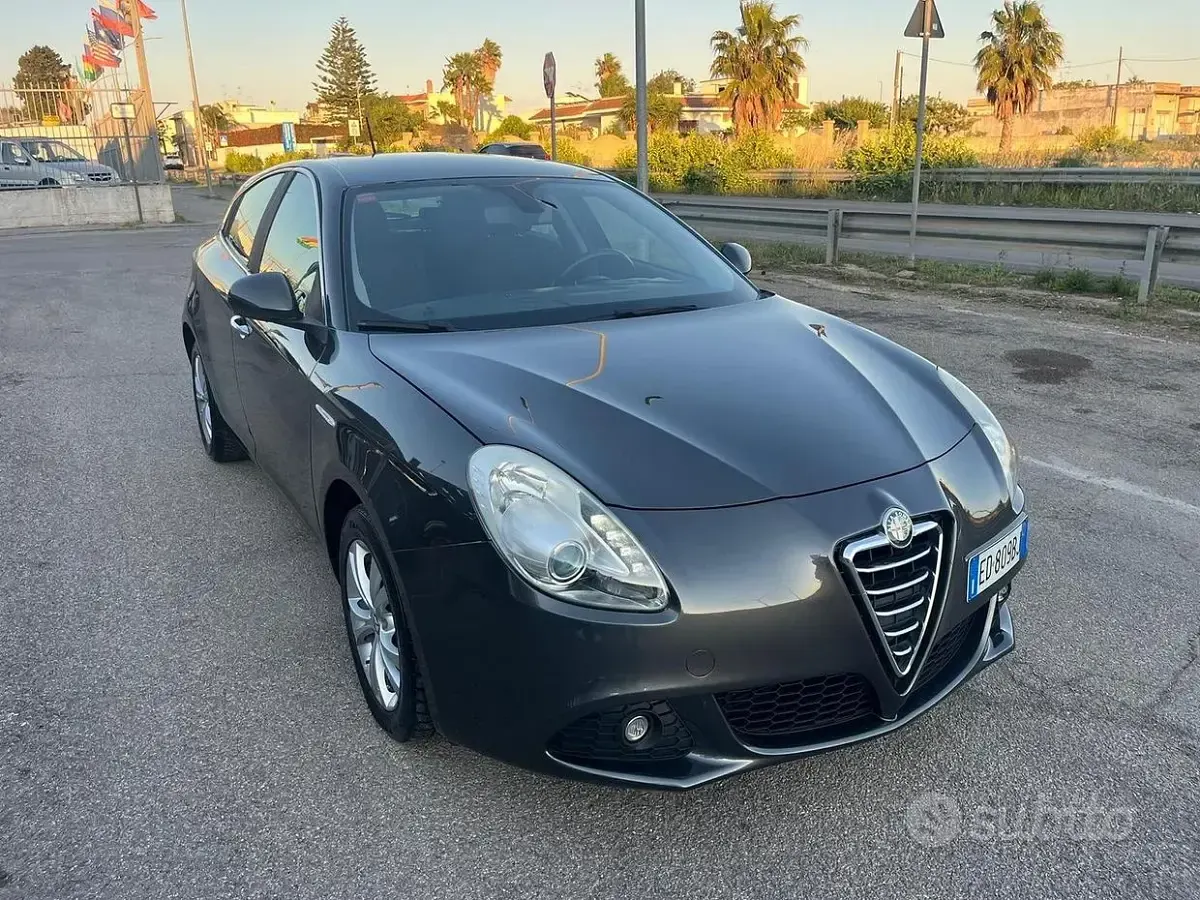 Usata Alfa Romeo Giulietta Distinctive 105 CV (77 kW) 2010 Grigio Utilitaria