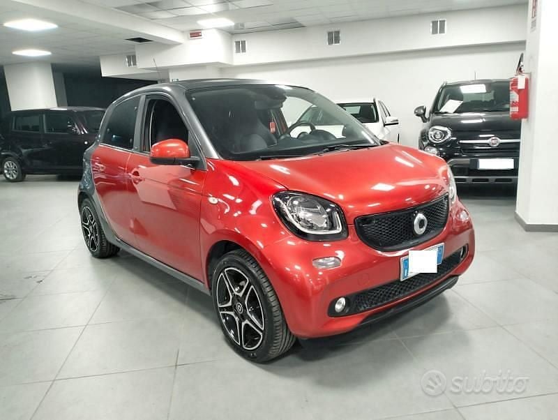 Rosso Usata 2016 Smart ForFour Passion Utilitaria | 12.500 € (Buon prezzo) - Immagine 1/4