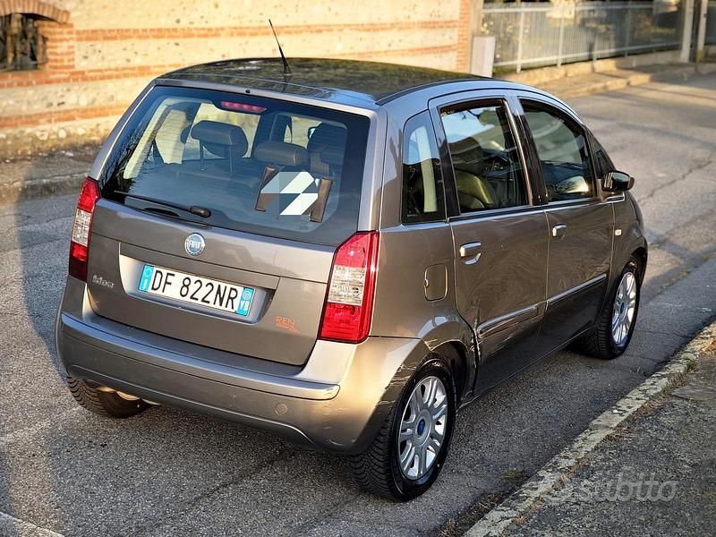 Usata Fiat Idea 95 CV (69 kW) 2007 Grigio Monovolume