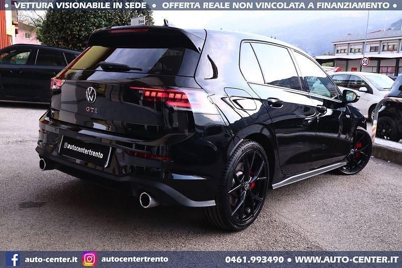Usata VW Golf VIII GTI 265 CV (194 kW) 2025 Nero Utilitaria