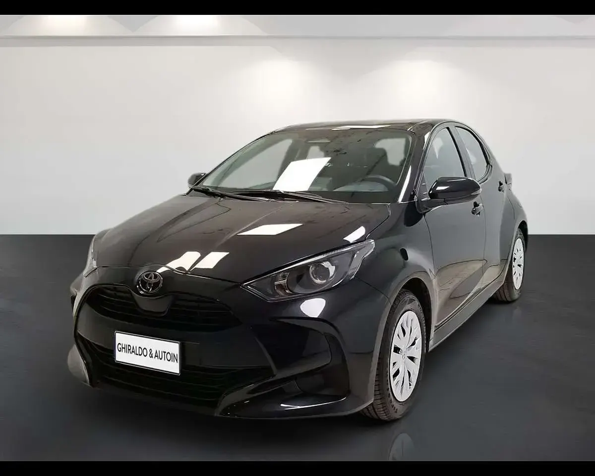 Usata Toyota Yaris Hybrid Active 116 CV (85 kW) 2025 Nero Berlina