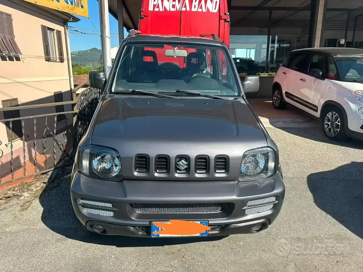 Usata Suzuki Jimny 86 CV (63 kW) 2012 Nero SUV