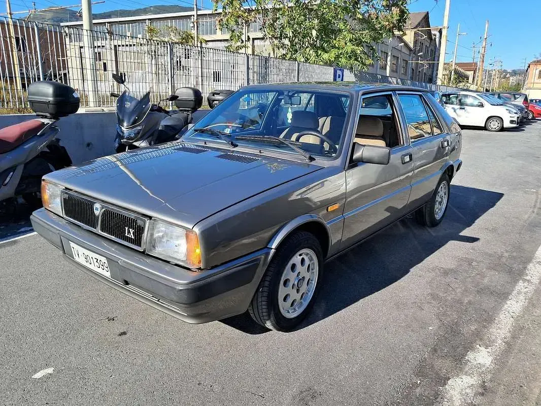 Usata Lancia Delta 75 CV (55 kW) 1991 Utilitaria