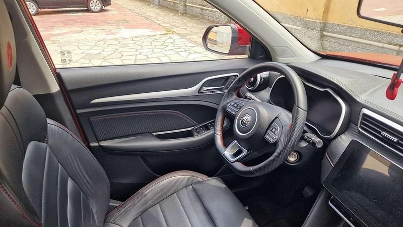 Usata MG ZS Luxury 106 CV (77 kW) 2024 Berlina