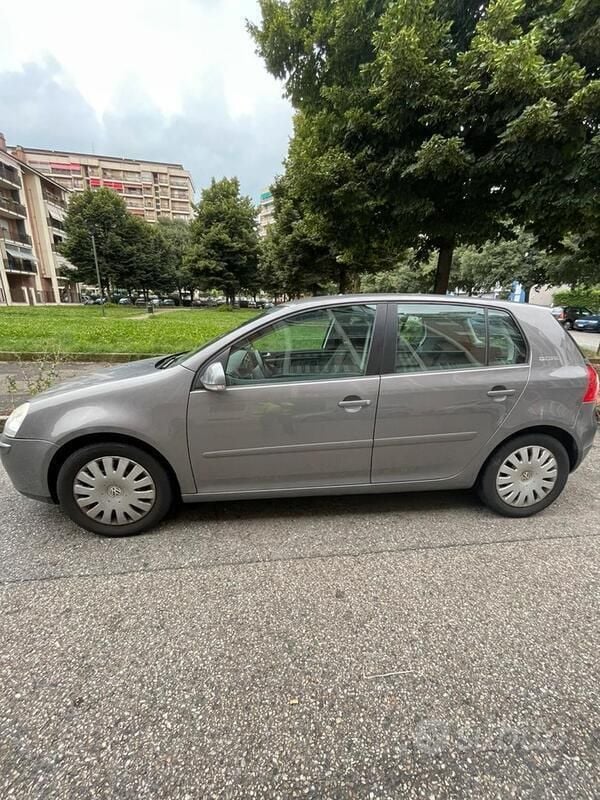 Usata 2006 VW Golf V Tre volumi | 4300 € (Buon prezzo) - Immagine 1/4