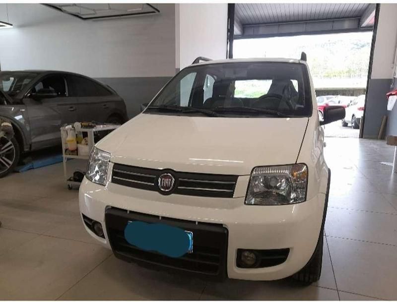 Usata Fiat Panda Climbing 60 CV (44 kW) 2009 Bianco Utilitaria