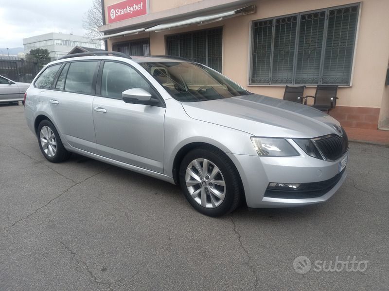 Usata Skoda Octavia 130 CV (95 kW) 2019 Grigio Station wagon