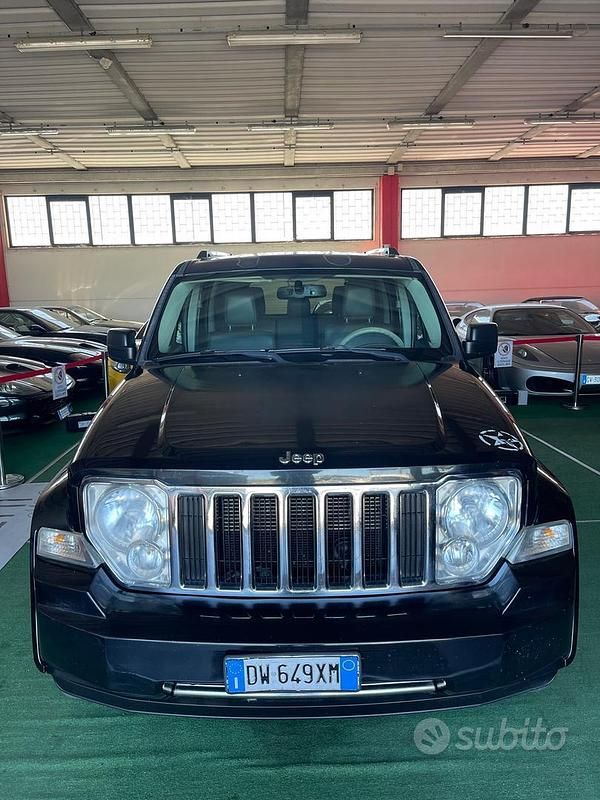 Usata Jeep Cherokee Limited 177 CV (130 kW) 2010 Nero SUV