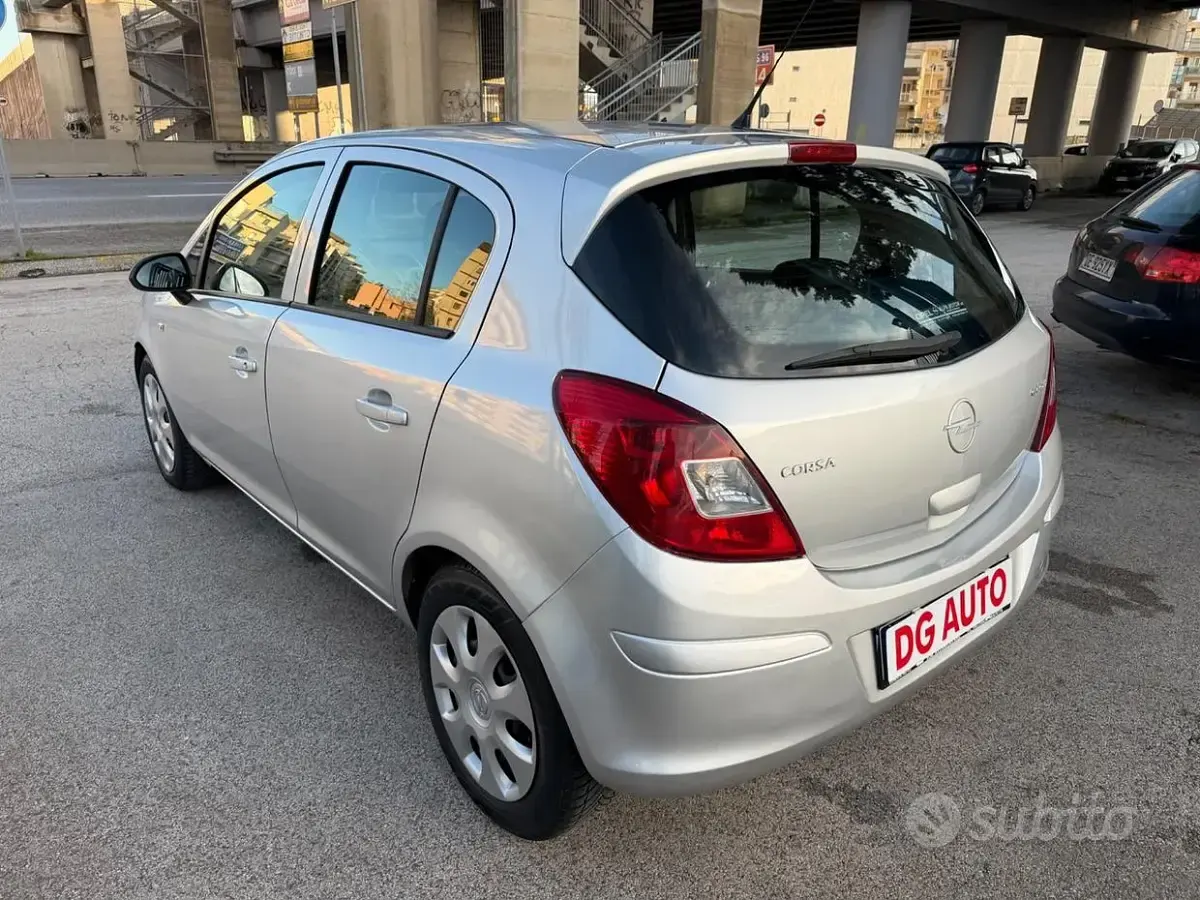 Usata Opel Corsa 75 CV (55 kW) 2009 Grigio Utilitaria
