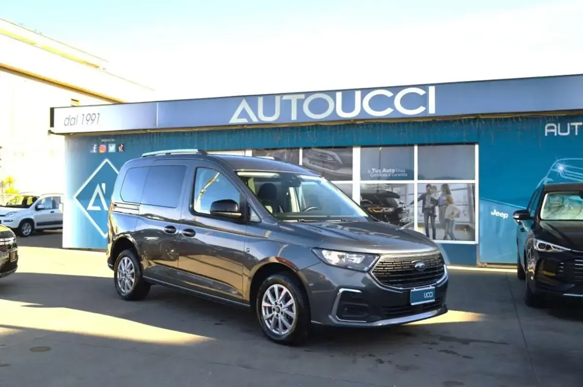 Usata Ford Tourneo Connect Titanium 122 CV (89 kW) 2023 Magnetic grey Monovolume