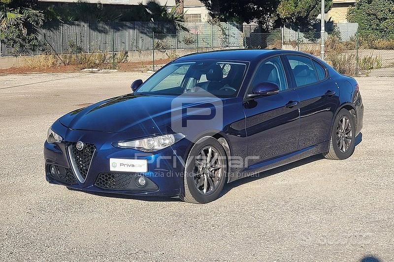 Blu Usata 2017 Alfa Romeo Giulia Business Tre volumi | 15.500 € (Ottimo prezzo) - Immagine 1/4
