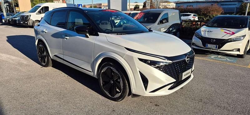 Nuova Nissan Qashqai 158 CV (116 kW) 2025 White pearl / black SUV