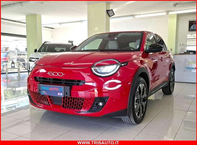 Usata Fiat 600 La Prima 101 CV (74 kW) 2024 Rosso SUV