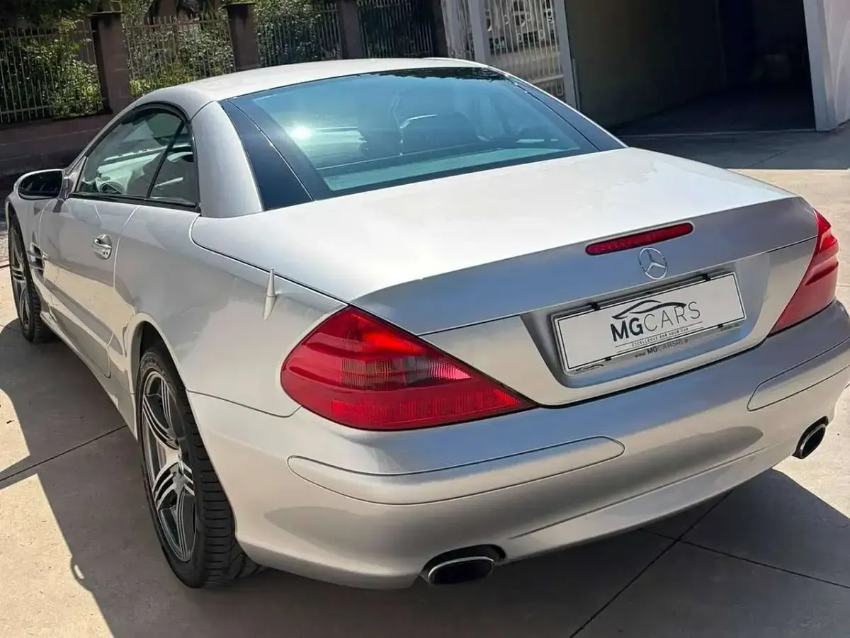 Usata Mercedes SL350 245 CV (180 kW) 2005 Argento Cabrio