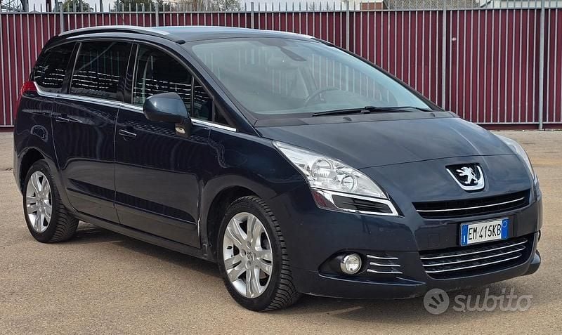 Usata Peugeot 5008 Allure 111 CV (81 kW) 2012 Blu Monovolume