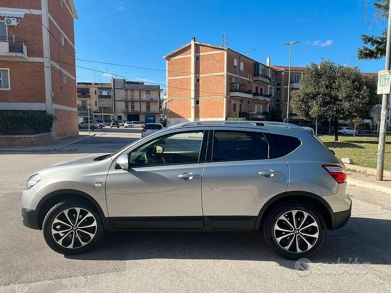 Grigio Usata 2012 Nissan Qashqai SUV | 7500 € (Molto cara) - Immagine 1/4