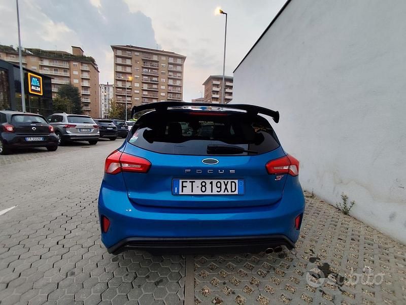 Blu Usata 2019 Ford Focus ST-Line Tre volumi | 12.000 € (Ottimo prezzo) - Immagine 1/4