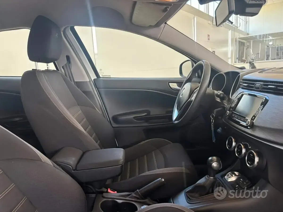 Usata Alfa Romeo Giulietta 120 CV (88 kW) 2019 Grigio Utilitaria