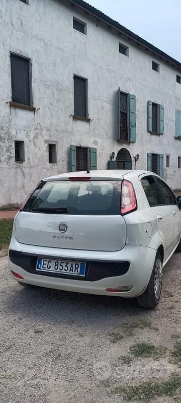 Usata Fiat Punto 77 CV (56 kW) 2011 Utilitaria