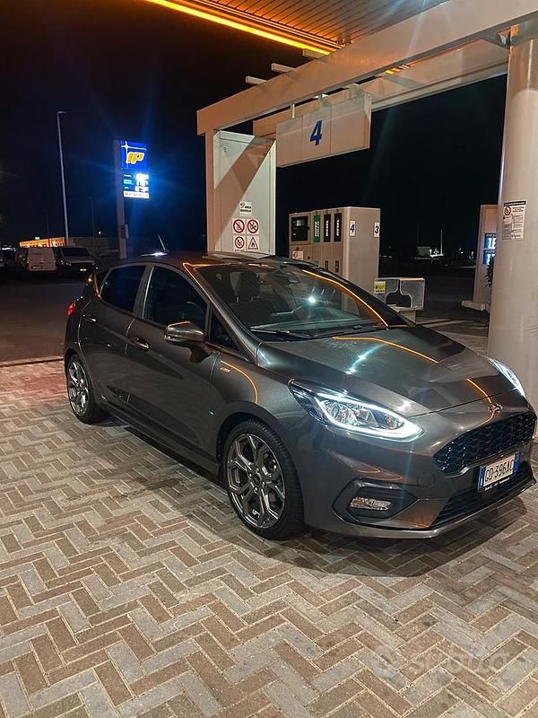 Usata Ford Fiesta ST-Line 95 CV (69 kW) 2021 Grigio Berlina