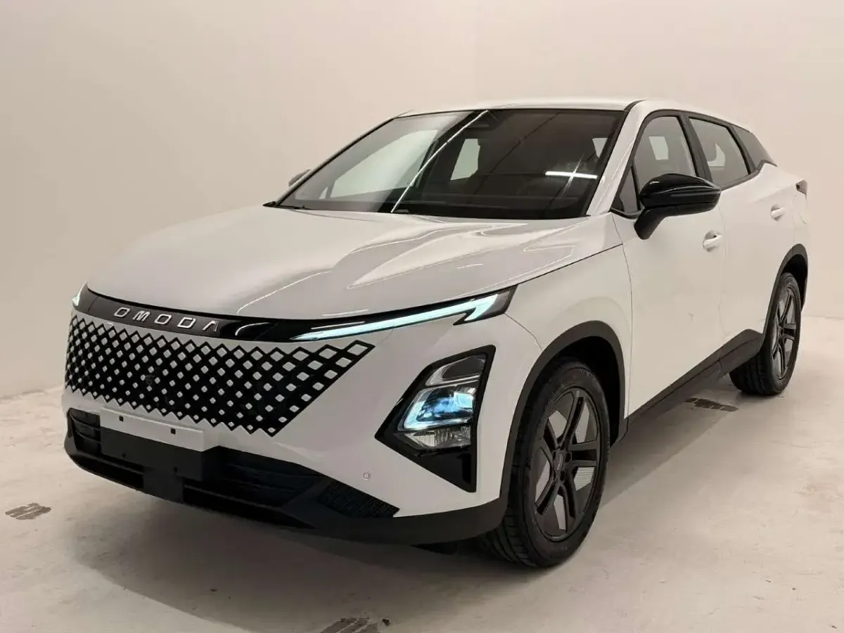 Nuova Omoda 5 143 CV (105 kW) 2026 Khaki white SUV