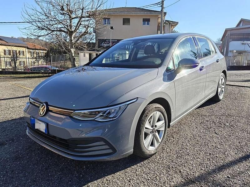 Usata VW Golf VIII Life 110 CV (80 kW) 2022 Grigio Berlina