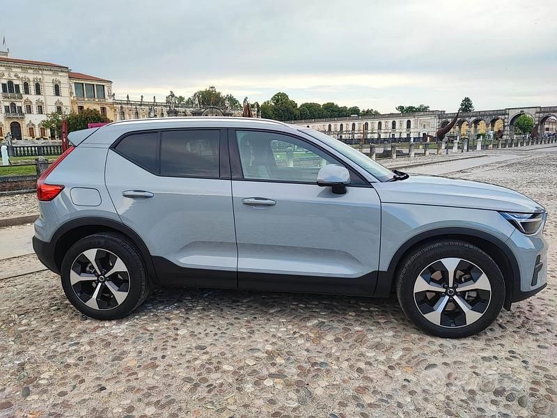 Usata Volvo XC40 Core 163 CV (119 kW) 2025 Grigio SUV