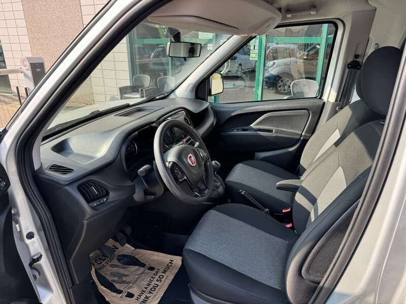 Usata Fiat Doblò Lounge 105 CV (77 kW) 2022 Grigio Monovolume